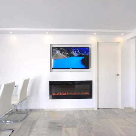 Lejlighed 1108 Beachfront 2 With Roofterrace 80mtrgt 3 Pools Marbella