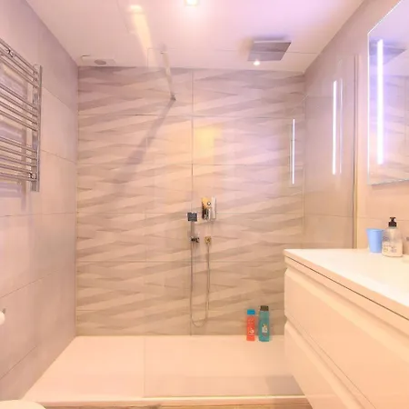 1108 Beachfront 2 With Roofterrace 80mtrgt 3 Pools マルベーリャ