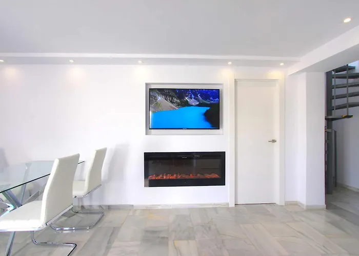 شقة 1108 Beachfront 2 With Roofterrace 80mtrgt 3 Pools ماربيا