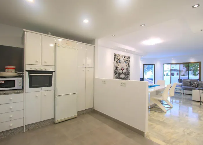 1108 Beachfront 2 With Roofterrace 80mtrgt 3 Pools Marbella